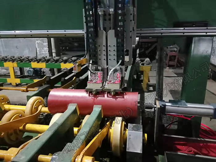 鋼管超聲探傷設(shè)備.jpg 鋼管超聲探傷設(shè)備.jpg