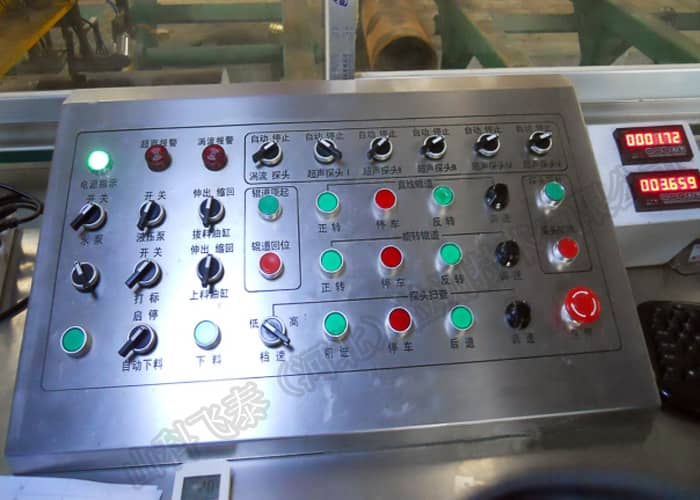 自動探傷設(shè)備電控臺.jpg 自動探傷設(shè)備電控臺.jpg